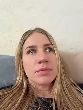 Snapshot of AnnaMist_ chatting on June 2026 09:23:01 AM AnnaMist online show from June 2026 09:23:01 AM