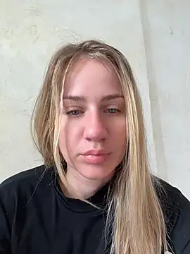 Snapshot of AnnaMist_ chatting on June 2026 06:40:02 AM AnnaMist online show from June 2026 06:40:02 AM