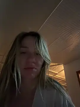 Snapshot of AnnaMist_ chatting on June 2026 06:54:02 PM AnnaMist online show from June 2026 06:54:02 PM