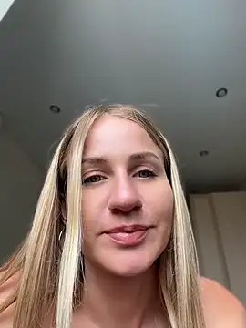Snapshot of AnnaMist_ chatting on July 2026 10:28:01 AM AnnaMist online show from July 2026 10:28:01 AM