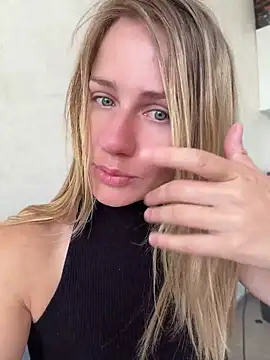 Snapshot of AnnaMist_ chatting on July 2026 02:57:02 AM AnnaMist online show from July 2026 02:57:02 AM
