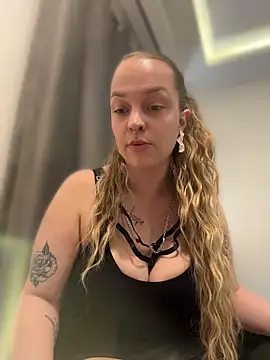Snapshot of WaitingLucia chatting on May 2026 03:19:02 PM WaitingLucia online show from May 2026 03:19:02 PM