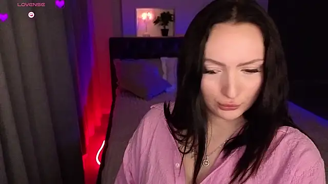 Snapshot of MizLouLou chatting on May 2026 11:00:02 PM MizLouLou online show from May 2026 11:00:02 PM