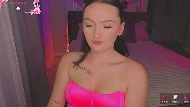 Snapshot of MizLouLou chatting on May 2026 02:20:02 AM MizLouLou online show from May 2026 02:20:02 AM