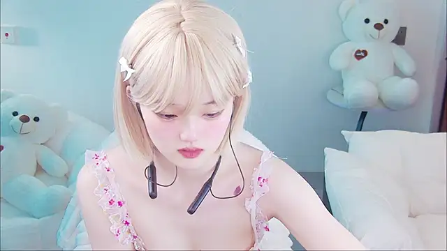 Evil-Bunny007 online show from May 2026 10:54:02 AM