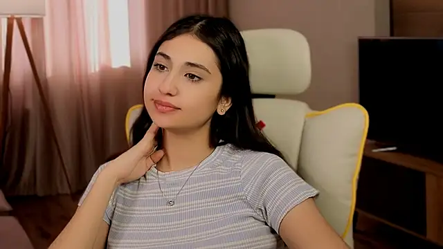 Snapshot of honeylanaa chatting on May 2026 04:32:02 AM honeylanaa online show from May 2026 04:32:02 AM