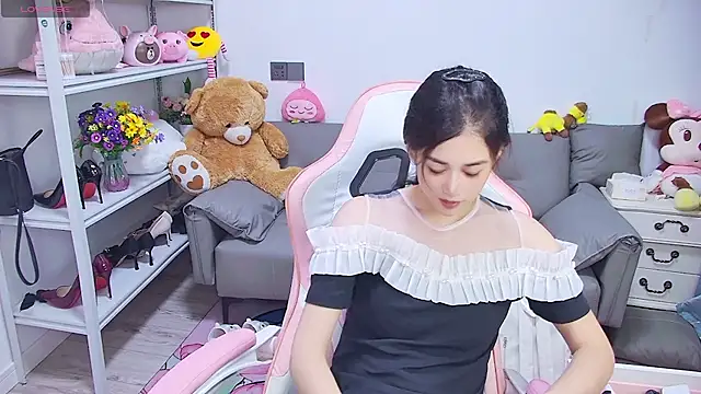 QinQin-888 online show from July 2026 12:33:01 PM