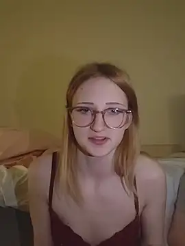 Snapshot of LauraundSteve_ chatting on May 2026 07:21:02 PM LauraundSteve online show from May 2026 07:21:02 PM
