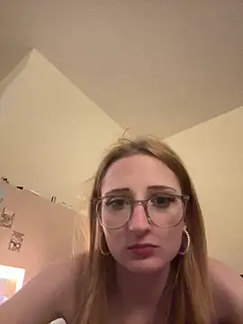 Snapshot of LauraundSteve_ chatting on May 2026 08:36:01 PM LauraundSteve online show from May 2026 08:36:01 PM