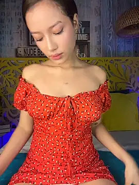 Snapshot of GlamKittenXXX chatting on May 2026 01:06:01 PM GlamKittenXXX online show from May 2026 01:06:01 PM