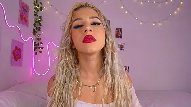 Snapshot of cinniaa_ chatting on June 2026 01:12:02 AM cinniaa online show from June 2026 01:12:02 AM