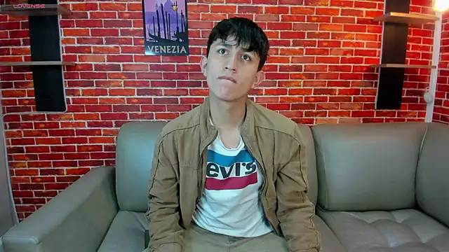 Hoot boyss  online show from May 2026 07:20:01 PM