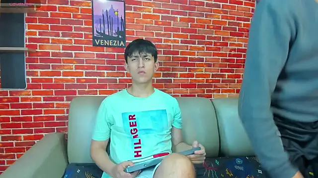Hoot boyss  online show from May 2026 08:35:02 PM