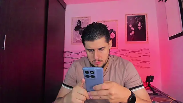 Snapshot of Ryan_evannss_ chatting on May 2026 01:06:01 PM Ryan evannss online show from May 2026 01:06:01 PM