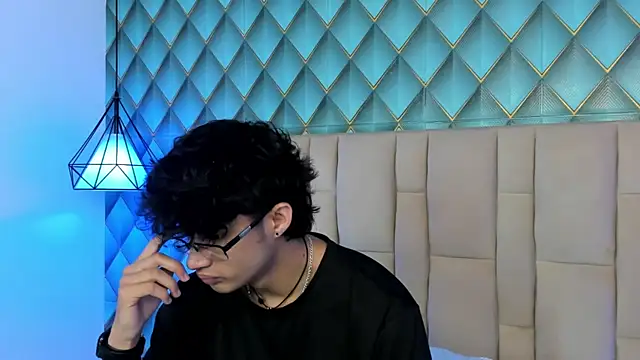 Snapshot of Sofia-Ethan chatting on July 2026 01:40:01 PM Sofia-Ethan online show from July 2026 01:40:01 PM
