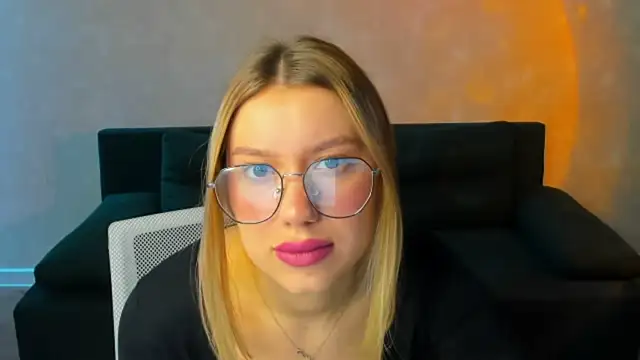Snapshot of Shakira_Lux chatting on May 2026 01:12:01 AM Shakira Lux online show from May 2026 01:12:01 AM