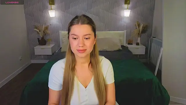 Snapshot of Shakira_Lux chatting on June 2026 09:00:02 AM Shakira Lux online show from June 2026 09:00:02 AM