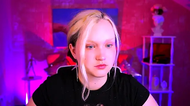 Snapshot of ViolettWoods chatting on June 2026 08:11:02 AM ViolettWoods online show from June 2026 08:11:02 AM