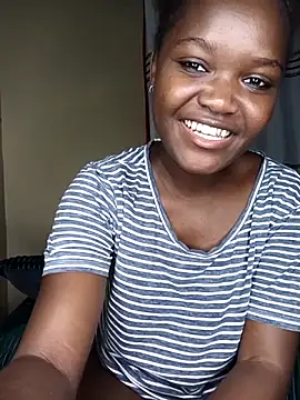 Snapshot of little_creamy chatting on May 2026 04:13:02 PM little creamy online show from May 2026 04:13:02 PM