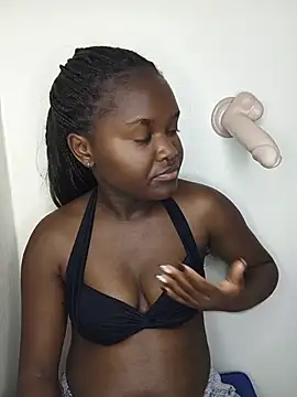 Snapshot of little_creamy chatting on July 2026 04:19:01 AM little creamy online show from July 2026 04:19:01 AM