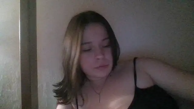 Snapshot of RiaLowelyt chatting on May 2026 11:33:01 PM RiaLowelyt online show from May 2026 11:33:01 PM