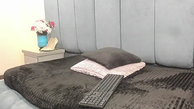 ZoeSmiitt online show from July 2026 01:19:01 PM
