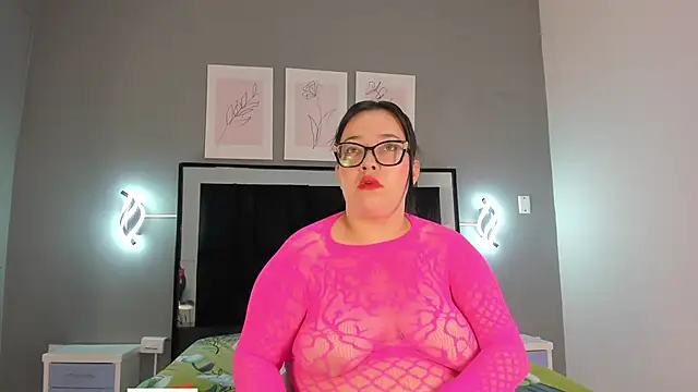 Snapshot of zoe_curvyy chatting on June 2026 12:07:02 PM zoe curvyy online show from June 2026 12:07:02 PM