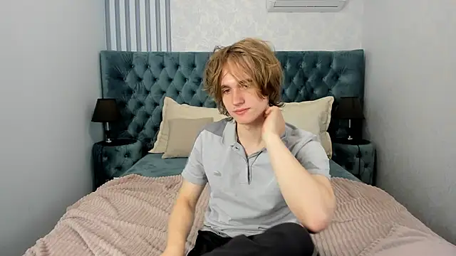 Snapshot of FinnBev chatting on May 2026 08:06:02 PM FinnBev online show from May 2026 08:06:02 PM