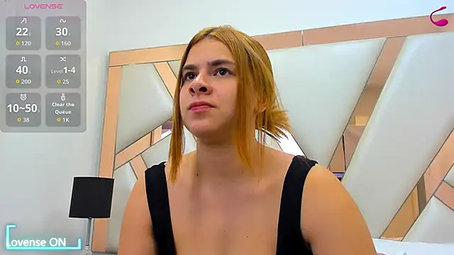 Snapshot of AliceCruzz chatting on May 2026 12:22:02 PM AliceCruzz online show from May 2026 12:22:02 PM