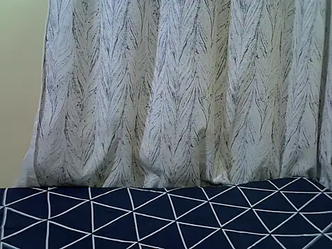 Snapshot of petite_pretti chatting on June 2026 02:34:01 AM petite pretti online show from June 2026 02:34:01 AM