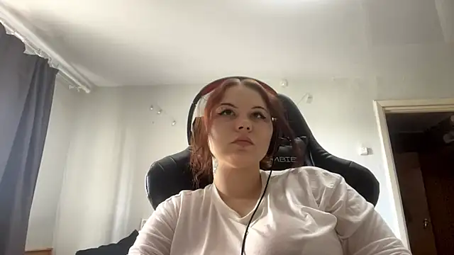 Redhair girl online show from May 2026 01:07:01 PM