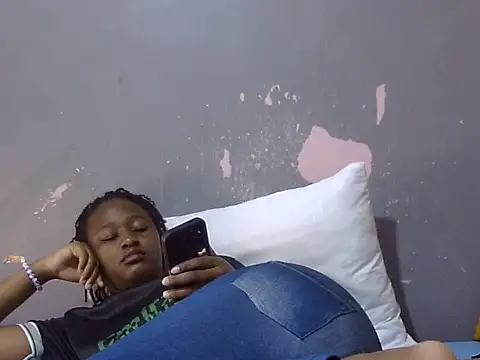 Snapshot of Petite_Ebony10 chatting on July 2026 10:37:01 PM Petite Ebony10 online show from July 2026 10:37:01 PM