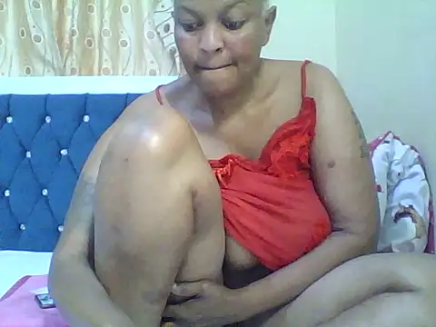 Snapshot of candy_thick chatting on June 2026 04:17:01 AM candy thick online show from June 2026 04:17:01 AM