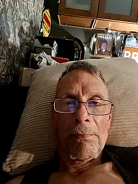 Snapshot of truckdawg2023 chatting on June 2026 08:09:01 PM truckdawg2023 online show from June 2026 08:09:01 PM