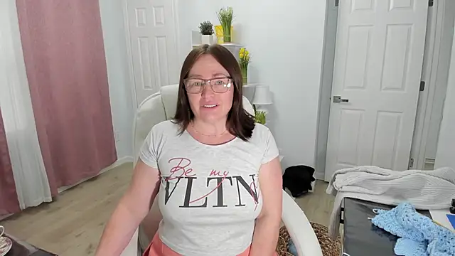 Snapshot of Vika73 chatting on February 2025 02:38:02 PM Vika73 online show from February 2025 02:38:02 PM