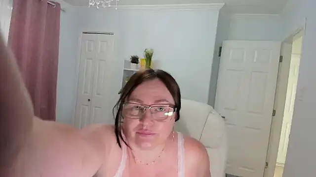 Snapshot of Vika73 chatting on February 2025 09:21:02 PM Vika73 online show from February 2025 09:21:02 PM