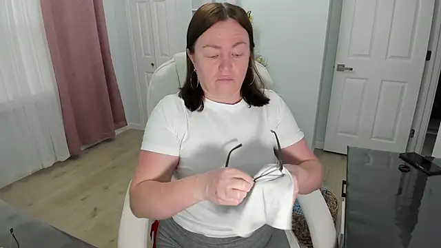 Snapshot of Vika73 chatting on March 2025 12:45:01 PM Vika73 online show from March 2025 12:45:01 PM