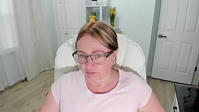 Snapshot of Vika73 chatting on March 2025 07:15:01 PM Vika73 online show from March 2025 07:15:01 PM