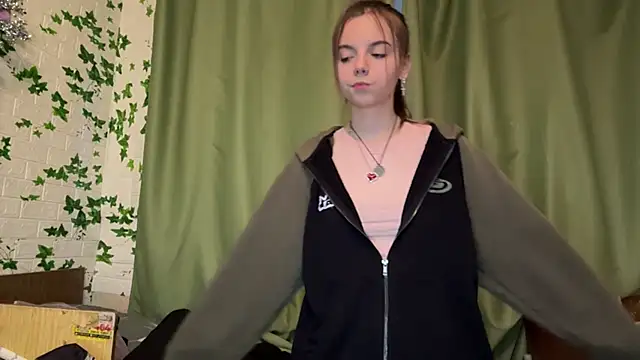 Snapshot of LisaPorse chatting on May 2026 06:09:01 PM LisaPorse online show from May 2026 06:09:01 PM