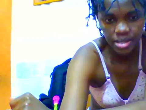 Snapshot of Cutie_kitie chatting on May 2026 12:34:01 PM Cutie kitie online show from May 2026 12:34:01 PM