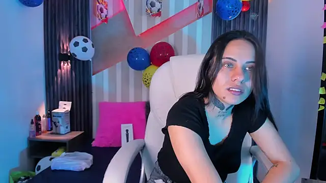 Snapshot of MadisonYoung000 chatting on July 2026 03:03:02 PM MadisonYoung000 online show from July 2026 03:03:02 PM