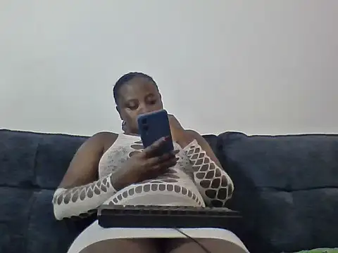Snapshot of remmy_luna2 chatting on May 2026 06:42:02 PM remmy luna2 online show from May 2026 06:42:02 PM
