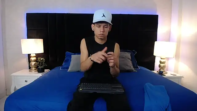 Snapshot of ThiagoFerrer_ chatting on May 2026 03:36:02 AM ThiagoFerrer online show from May 2026 03:36:02 AM