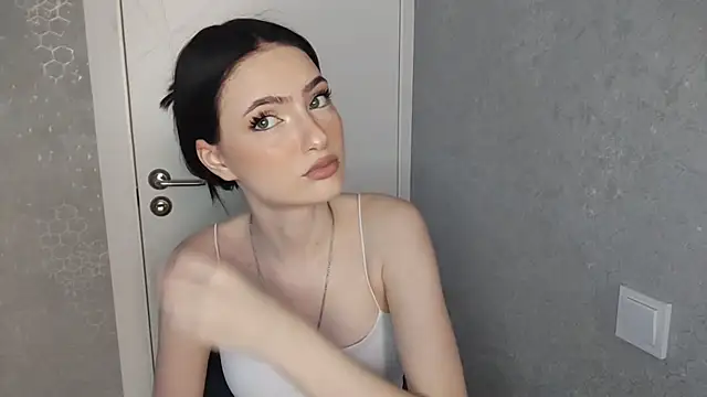 Snapshot of PotatoesHoney chatting on May 2026 06:19:01 AM PotatoesHoney online show from May 2026 06:19:01 AM