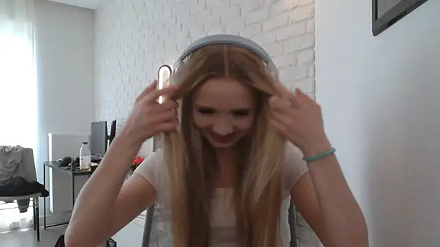 Snapshot of AmandaFix chatting on May 2026 03:40:01 PM AmandaFix online show from May 2026 03:40:01 PM