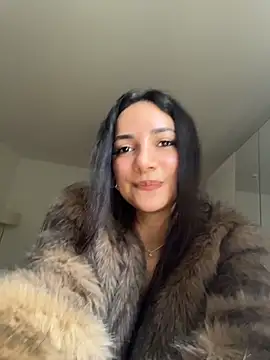 Snapshot of EmmyBullockk chatting on May 2026 12:12:01 PM EmmyBullockk online show from May 2026 12:12:01 PM