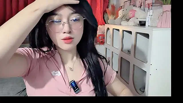 Snapshot of Bee-Cherry chatting on May 2026 05:36:02 AM Bee-Cherry online show from May 2026 05:36:02 AM