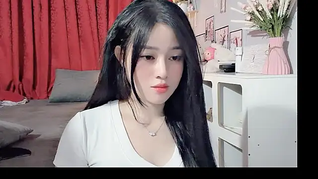 Snapshot of Bee-Cherry chatting on May 2026 05:49:01 AM Bee-Cherry online show from May 2026 05:49:01 AM