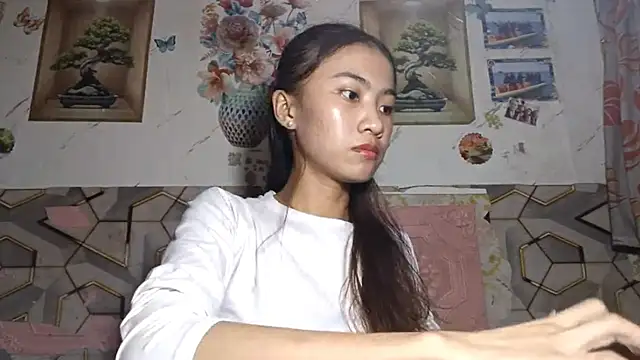 Snapshot of DeeannGunby chatting on May 2026 04:03:02 PM DeeannGunby online show from May 2026 04:03:02 PM