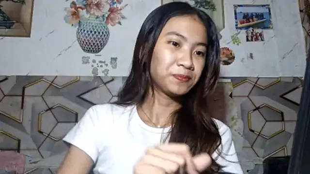 Snapshot of DeeannGunby chatting on July 2026 04:10:02 PM DeeannGunby online show from July 2026 04:10:02 PM